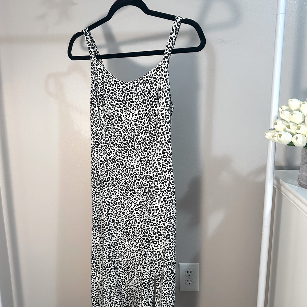 Leopard print midi dress with slit